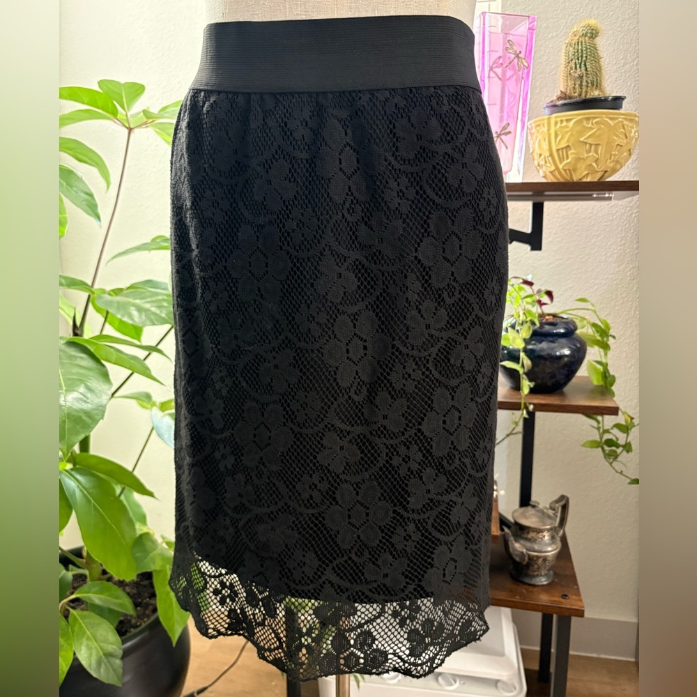 Fitted Black Lace Pencil Skirt with Elastic Band around Waistline EUC